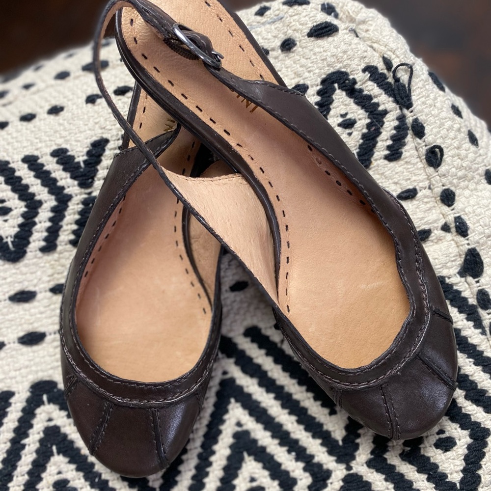 GIANNI BINI flat sling backs.